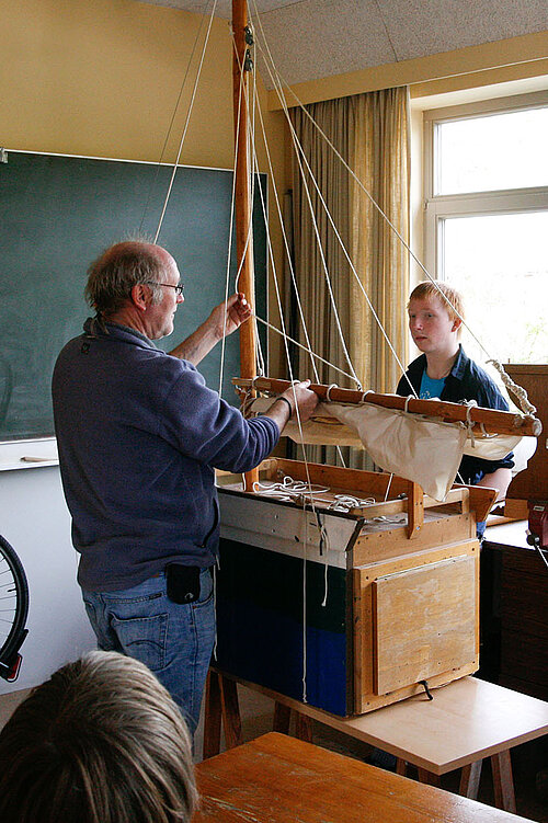 Lehrer im Klassenraum